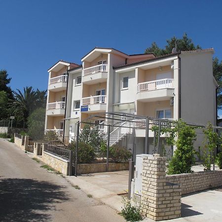 Apartments Mia Стари Град Екстериор снимка