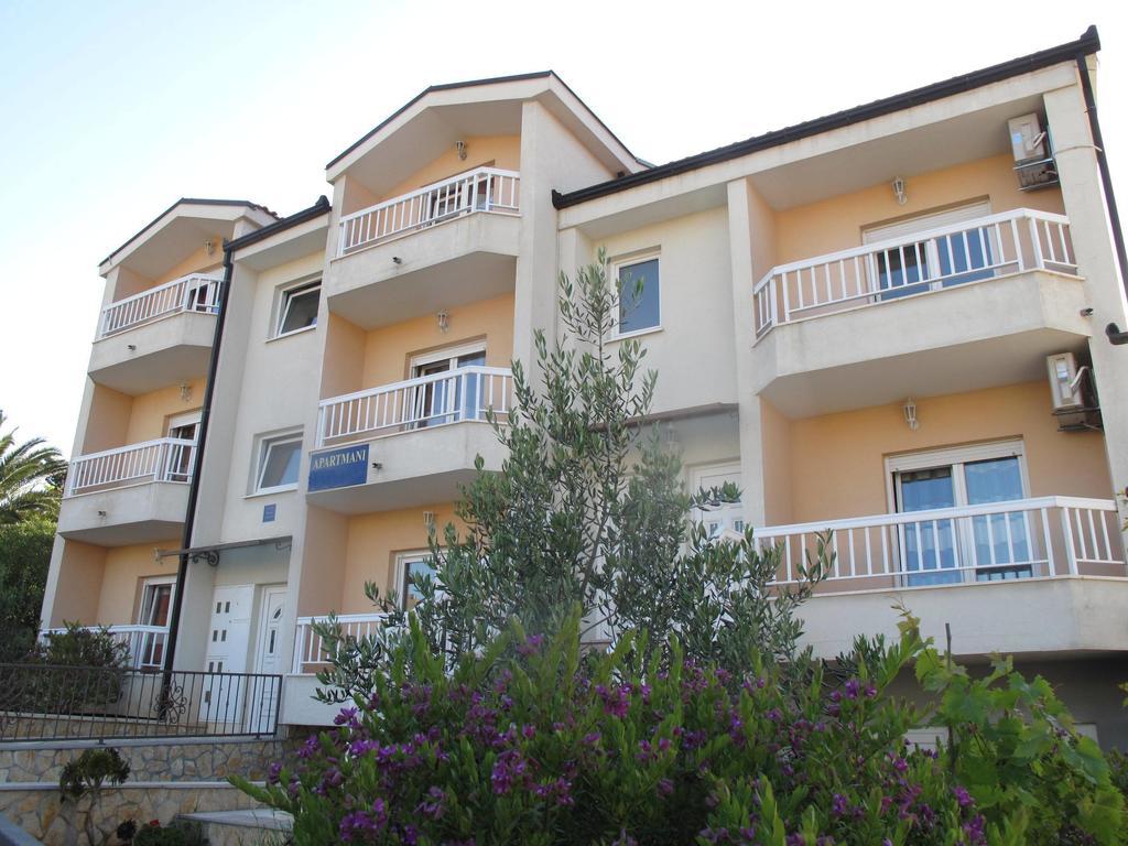 Apartments Mia Стари Град Екстериор снимка