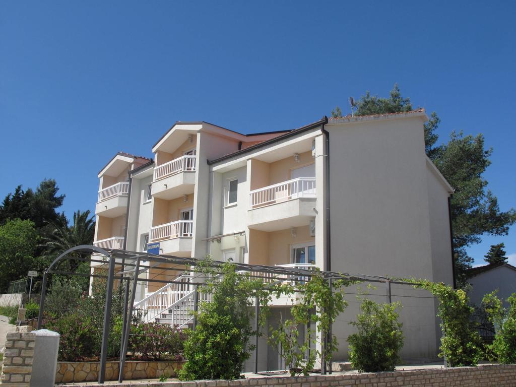 Apartments Mia Стари Град Екстериор снимка