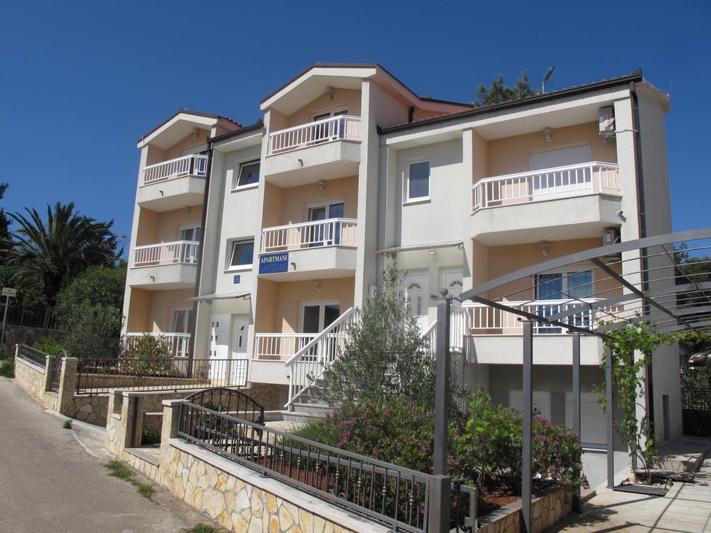 Apartments Mia Стари Град Екстериор снимка