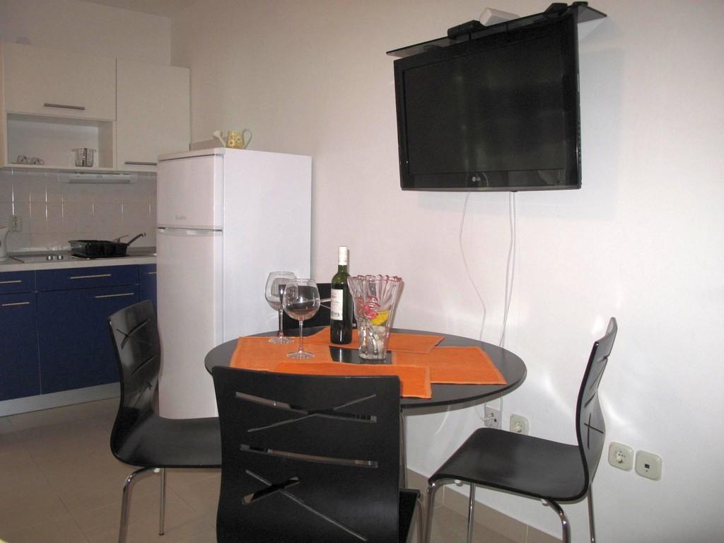 Apartments Mia Стари Град Екстериор снимка
