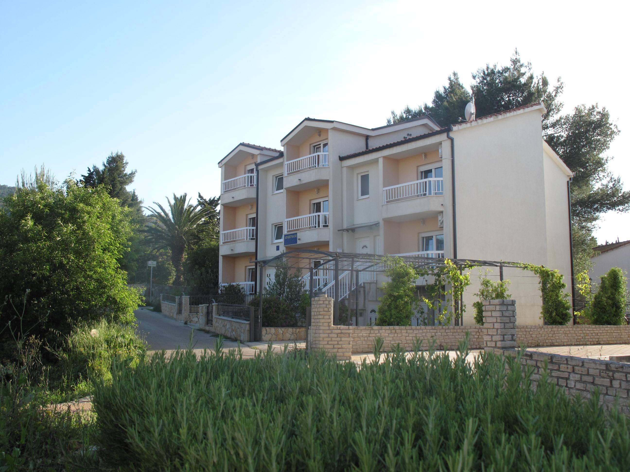 Apartments Mia Стари Град Екстериор снимка