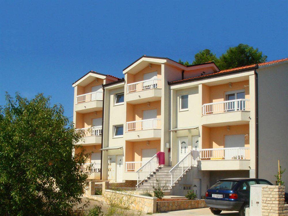 Apartments Mia Стари Град Екстериор снимка