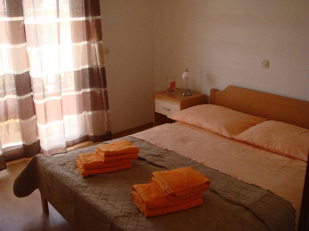 Apartments Mia Стари Град Екстериор снимка