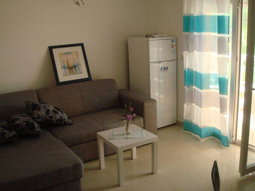 Apartments Mia Стари Град Екстериор снимка