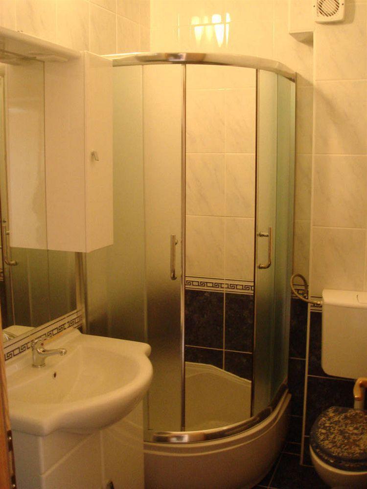 Apartments Mia Стари Град Екстериор снимка