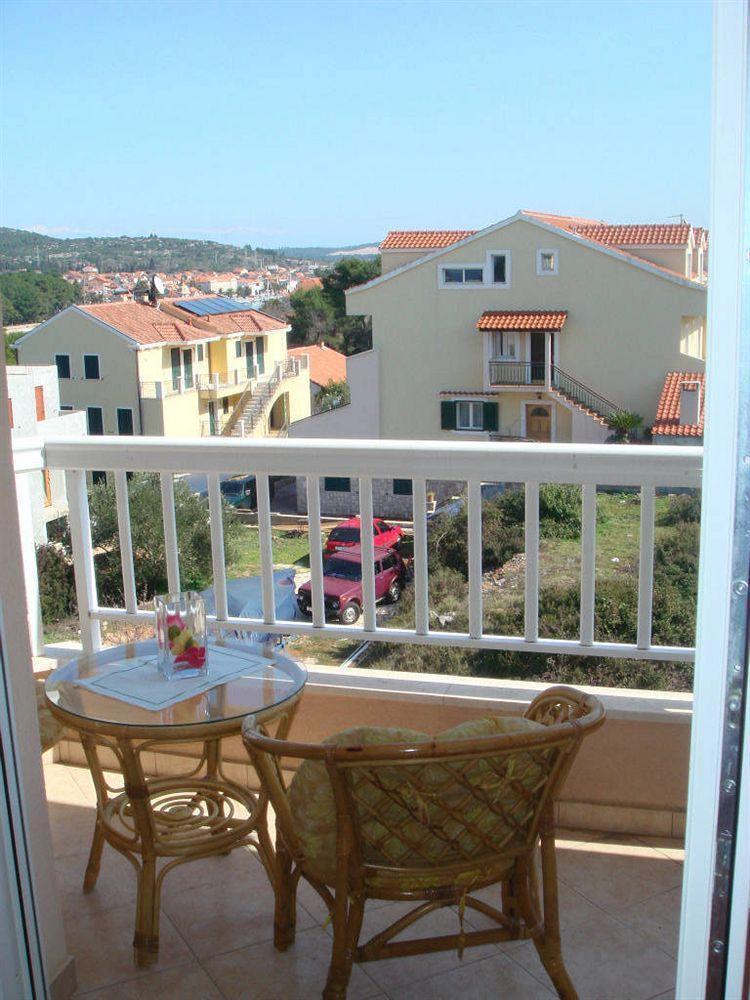 Apartments Mia Стари Град Екстериор снимка