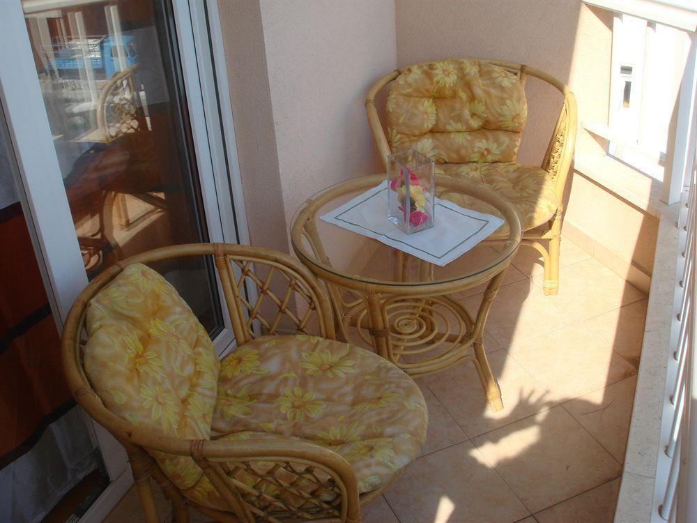 Apartments Mia Стари Град Екстериор снимка